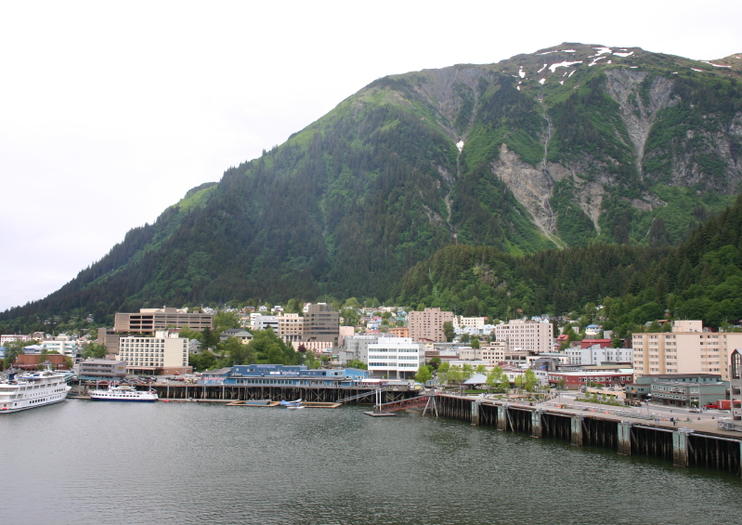 Waterfront Promenade and Franklin Street